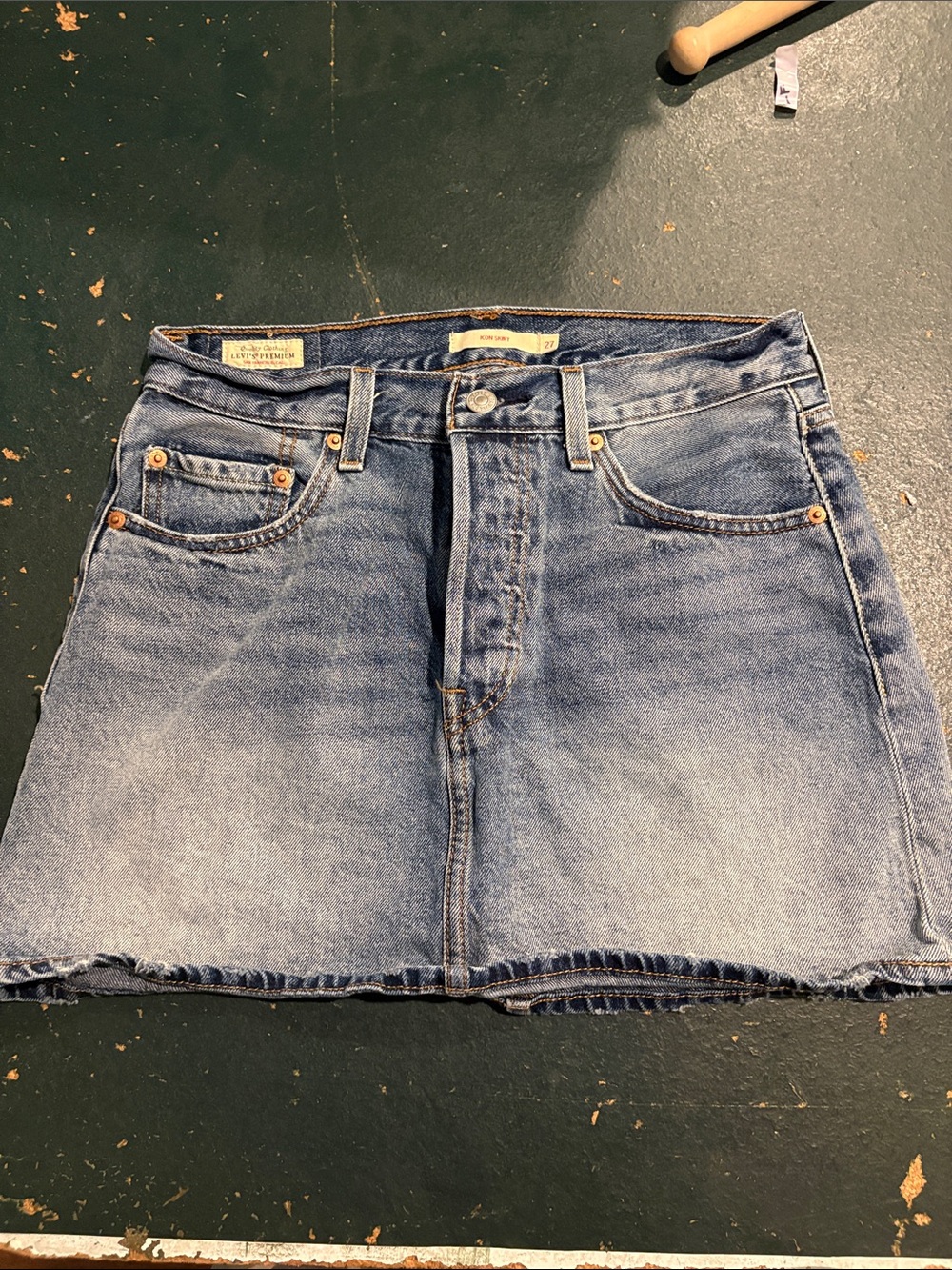 Levi's Icon Skirt - Light Blue Denim Mini Skirt with Back Pocket Stitching